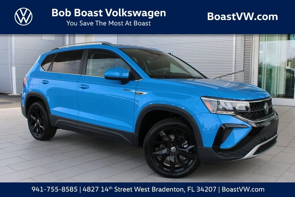 2024 Volkswagen Taos SE photo 1