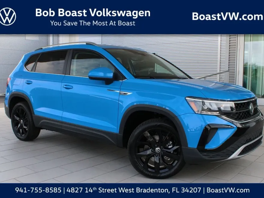 2024 Volkswagen Taos SE photo 1