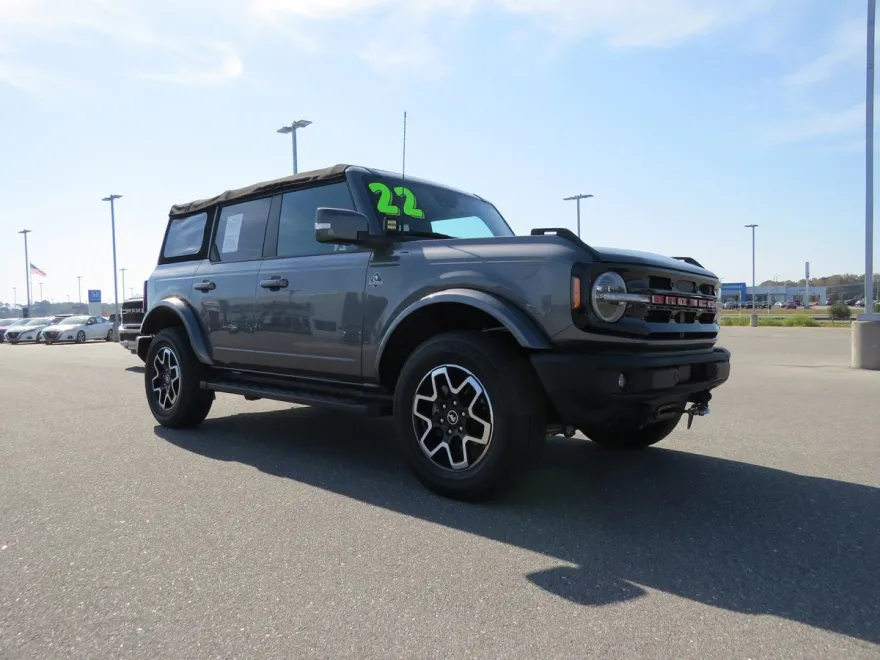 2022 Ford Bronco Outer Banks photo 1