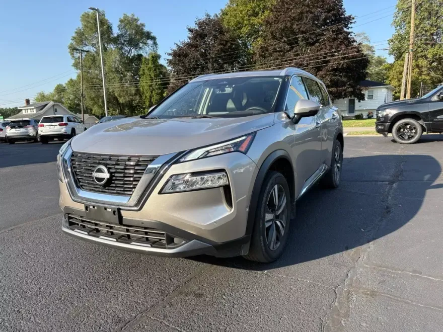 2023 Nissan Rogue SL photo 1
