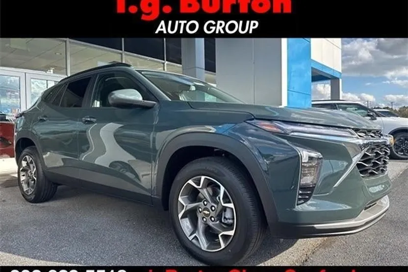 2025 Chevrolet Trax LT photo 1