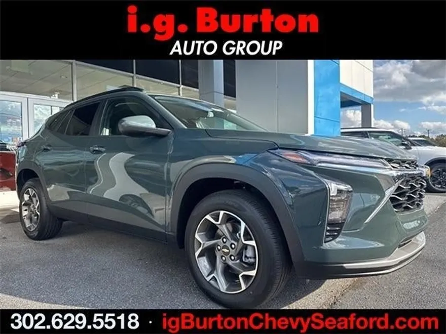 2025 Chevrolet Trax LT photo 1