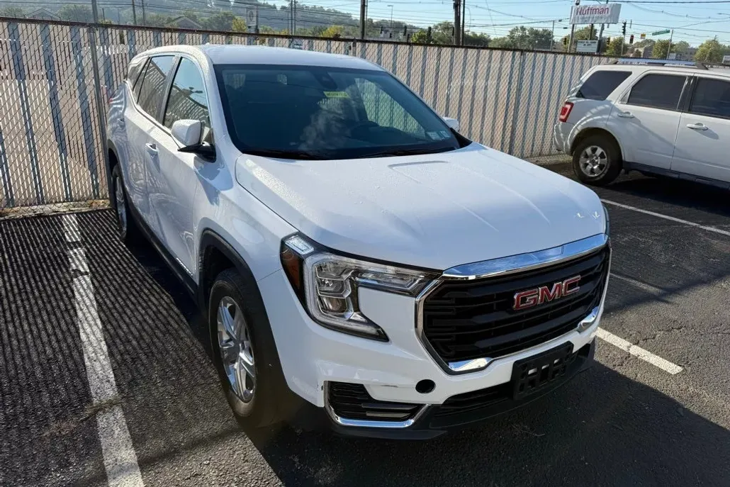 2024 Gmc Terrain SLE photo 1