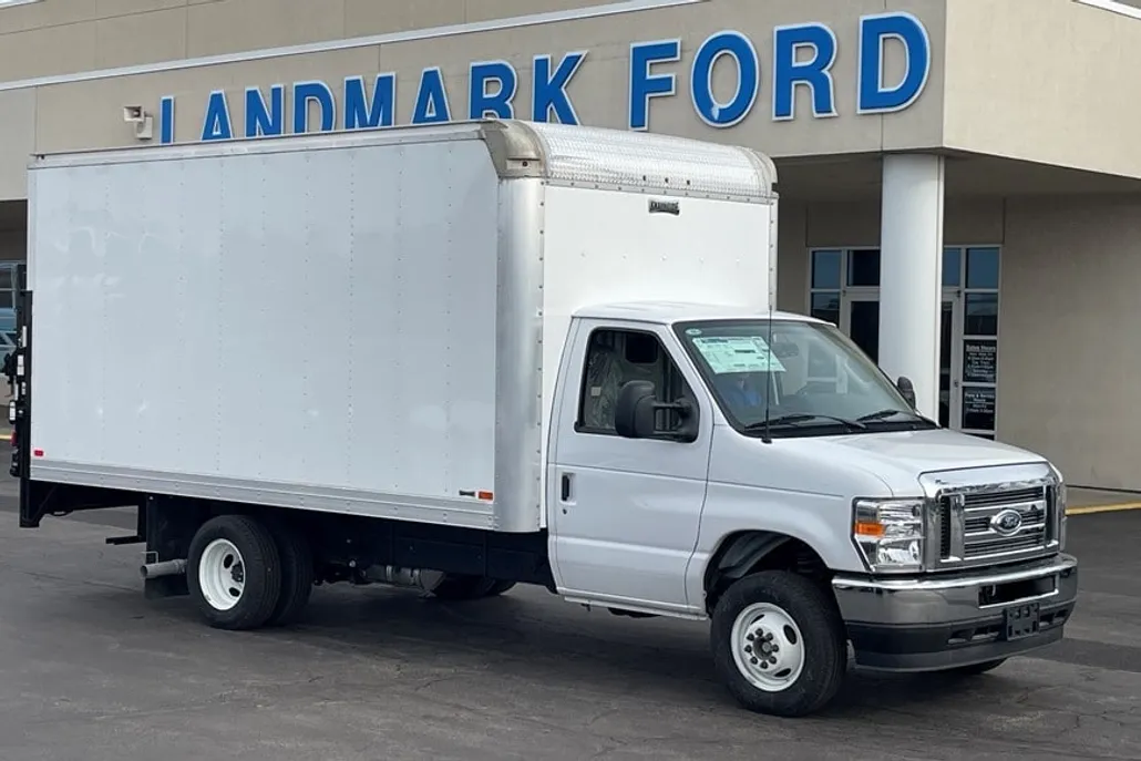 2024 Ford E-450 photo 1