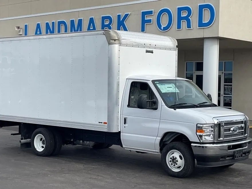 2024 Ford E-450 photo 1