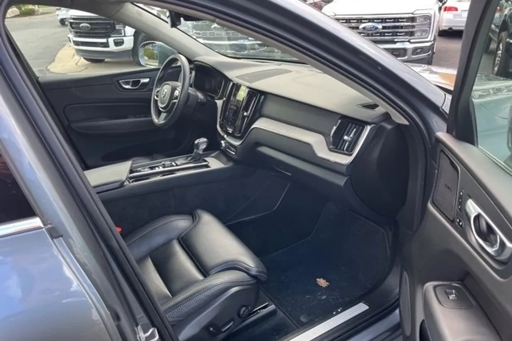 2021 Volvo XC60 T5 Inscription photo 1