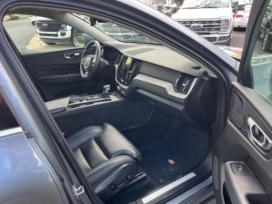 2021 Volvo XC60 T5 Inscription photo 1