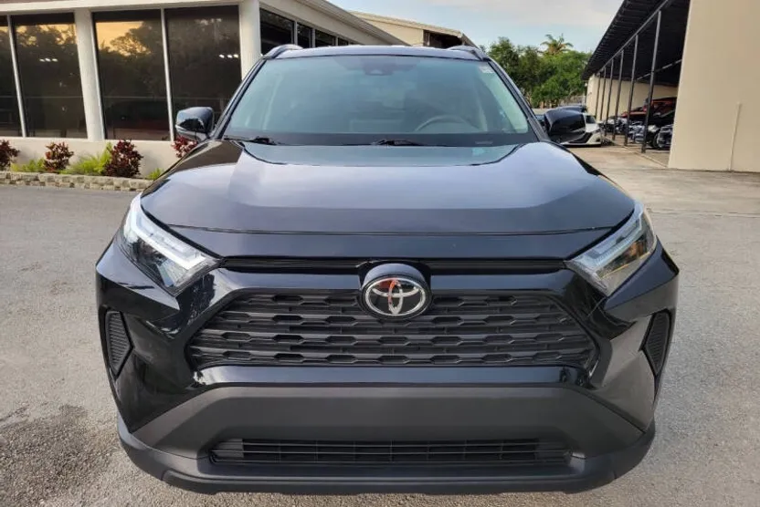 2023 Toyota RAV4 XLE photo 1