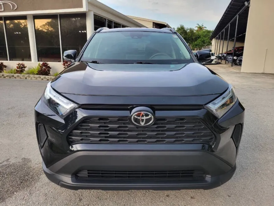 2023 Toyota RAV4 XLE photo 1