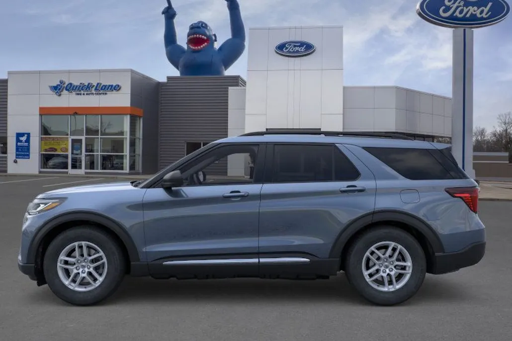 2025 Ford Explorer photo 1