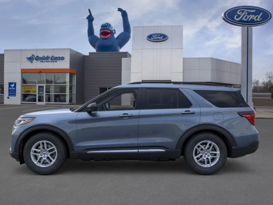 2025 Ford Explorer photo 1