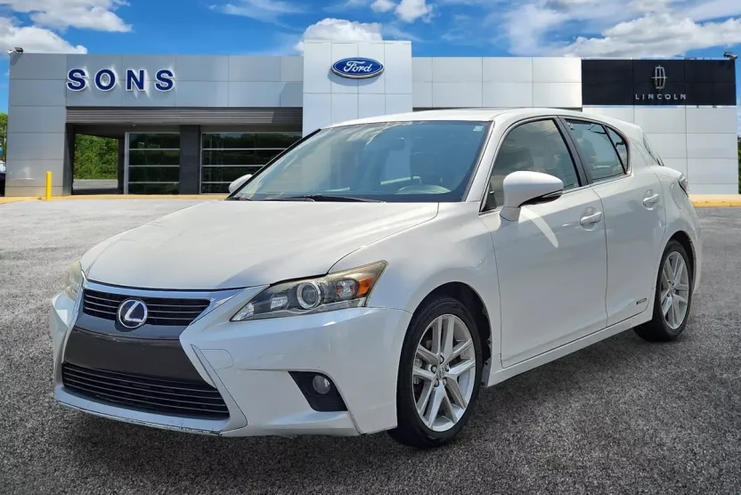 2014 Lexus CT 200h photo 1