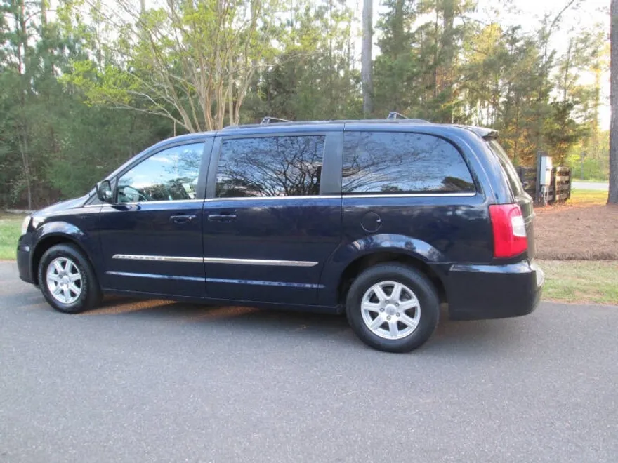 2012 Chrysler Town & Country Touring photo 1