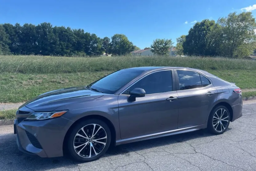 2019 Toyota Camry SE XLE photo 1