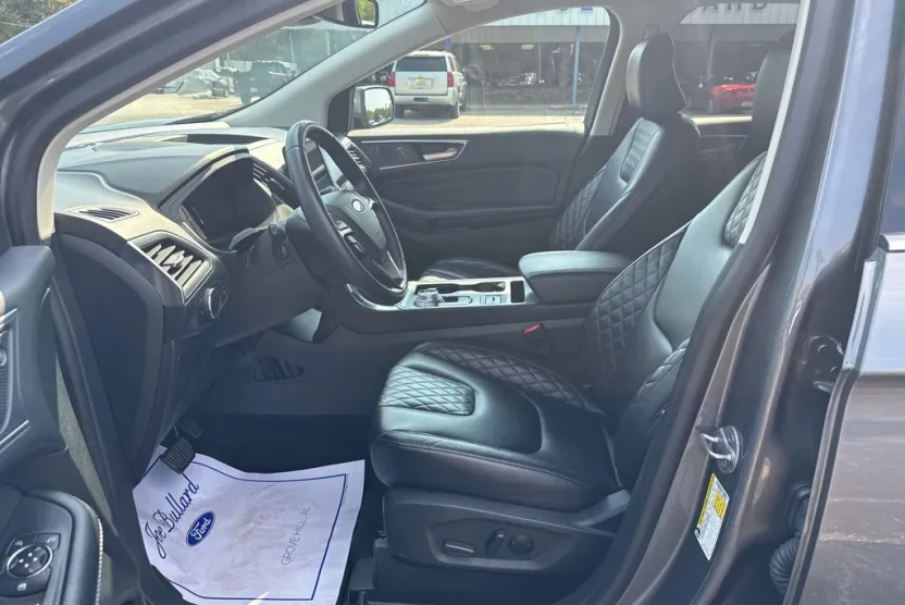 2024 Ford Edge Titanium photo 1