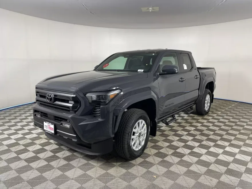 2025 Toyota Tacoma SR5 4x4 Double Cab photo 1