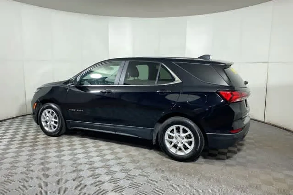2024 Chevrolet Equinox LT photo 1
