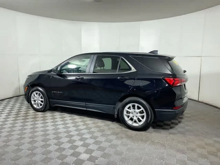 2024 Chevrolet Equinox LT photo 1