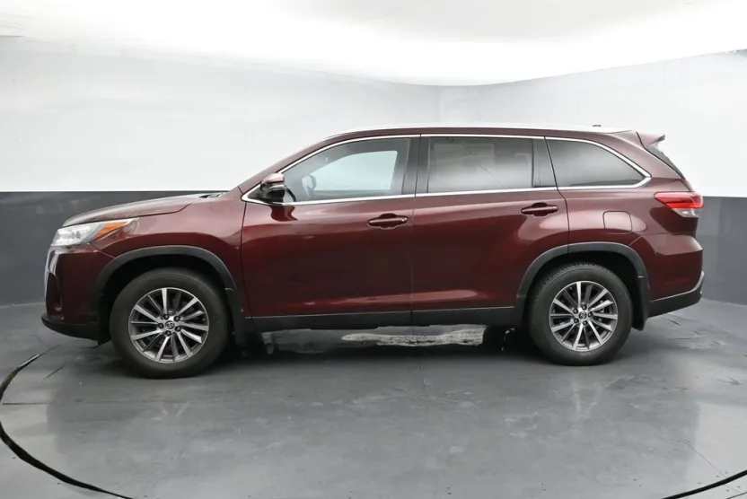 2019 Toyota Highlander XLE photo 1