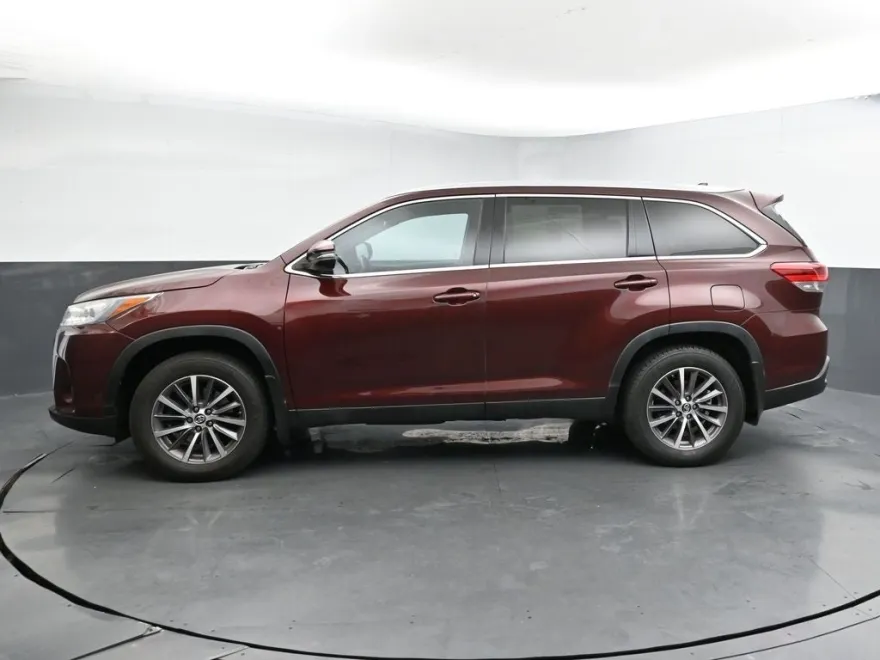 2019 Toyota Highlander XLE photo 1