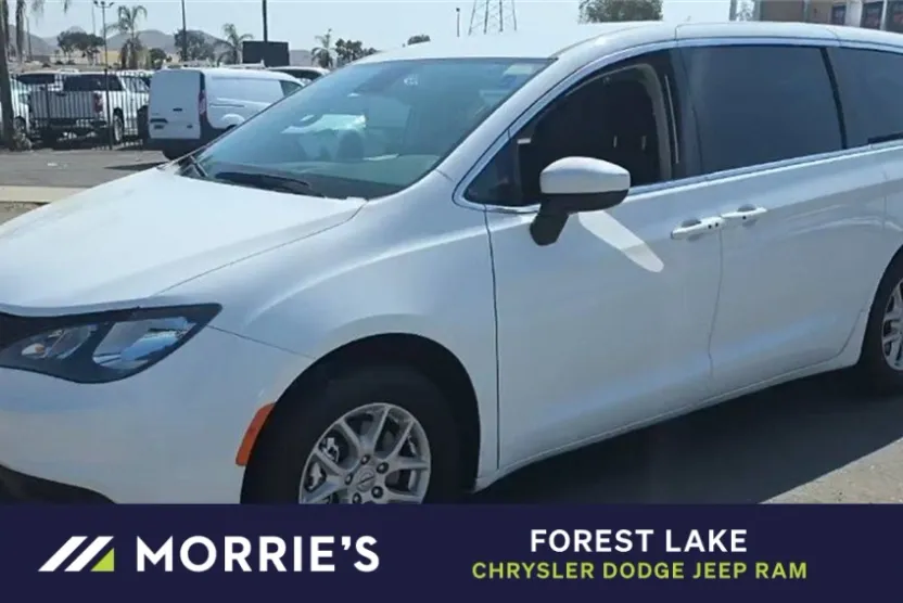 2023 Chrysler Voyager LX photo 1