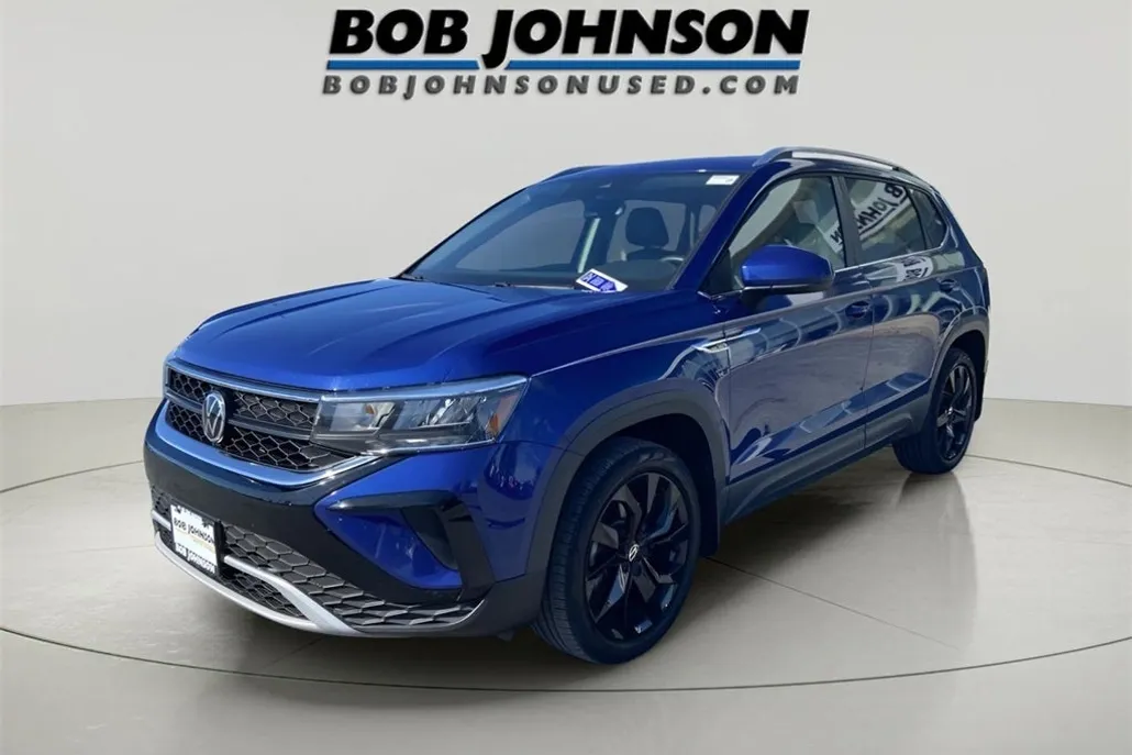 2022 Volkswagen Taos SE photo 1