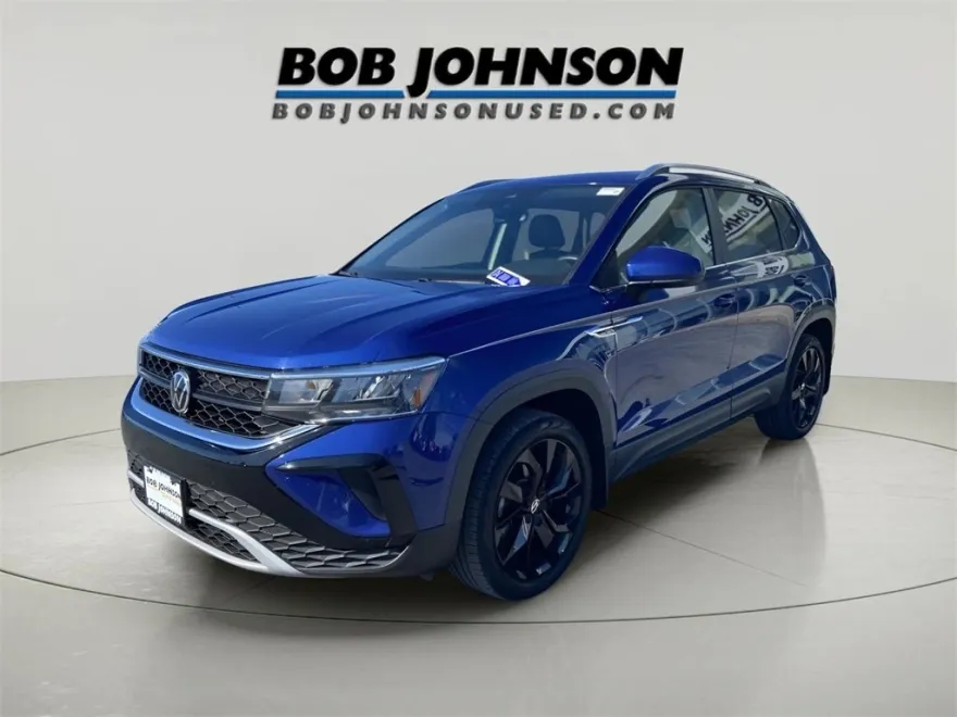 2022 Volkswagen Taos SE photo 1