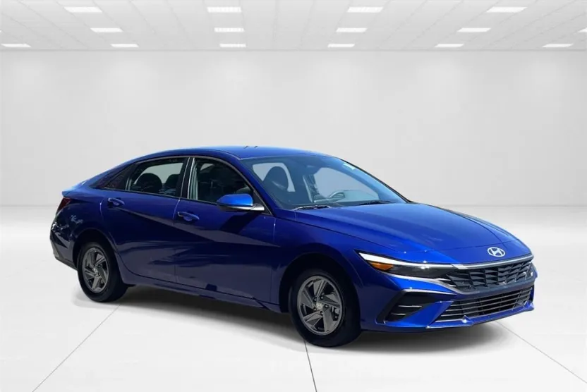 2025 Hyundai Elantra SE photo 1