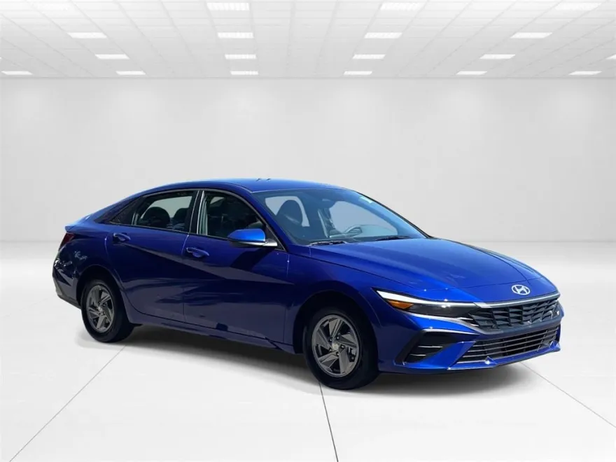 2025 Hyundai Elantra SE photo 1