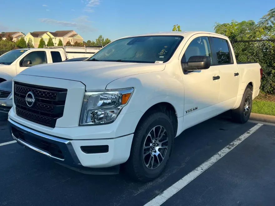 2023 Nissan Titan SV photo 1