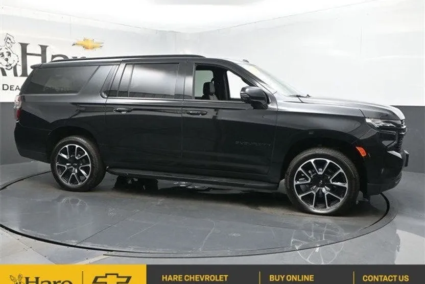 2023 Chevrolet Suburban RST photo 1