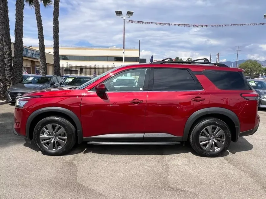 2022 Nissan Pathfinder SV photo 1