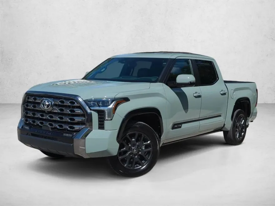 2025 Toyota Tundra Platinum CrewMax photo 1
