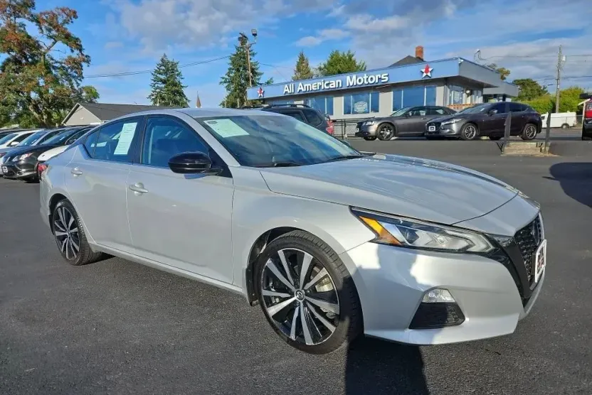 2020 Nissan Altima SR photo 1