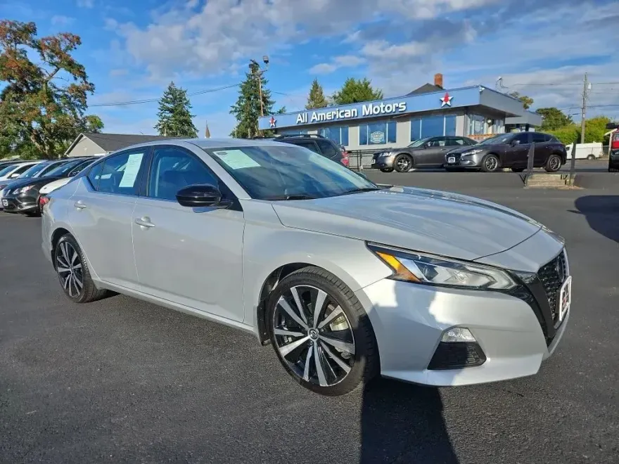 2020 Nissan Altima SR photo 1
