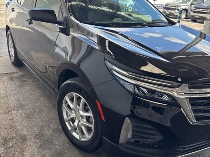 2022 Chevrolet Equinox LT photo 1