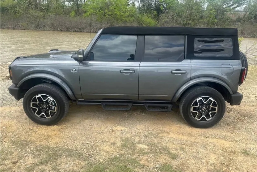 2024 Ford Bronco Outer Banks photo 1