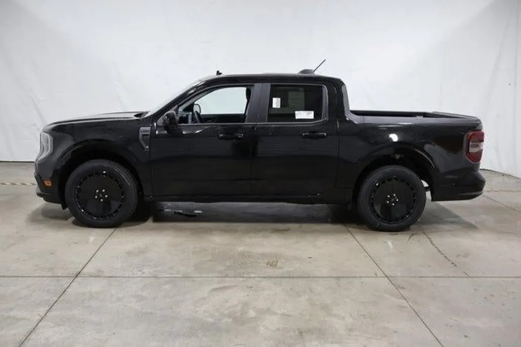 2025 Ford Maverick photo 1