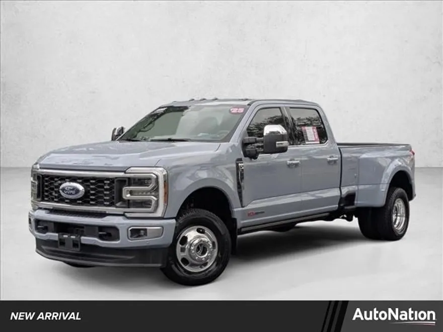2025 Ford F-350 Platinum photo 1