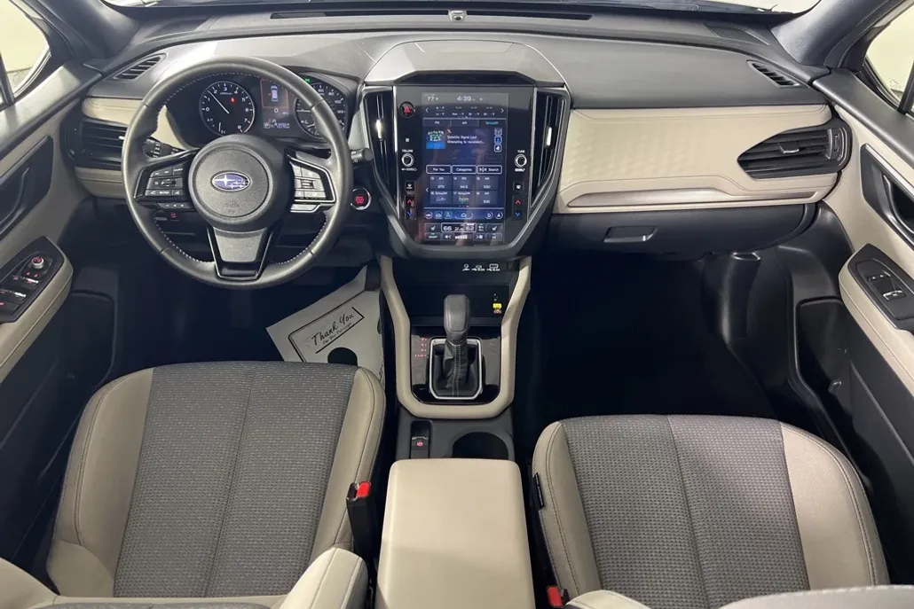 2025 Subaru Forester Premium photo 1
