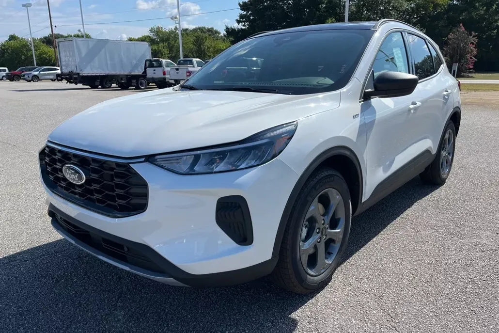 2025 Ford Escape ST-Line photo 1
