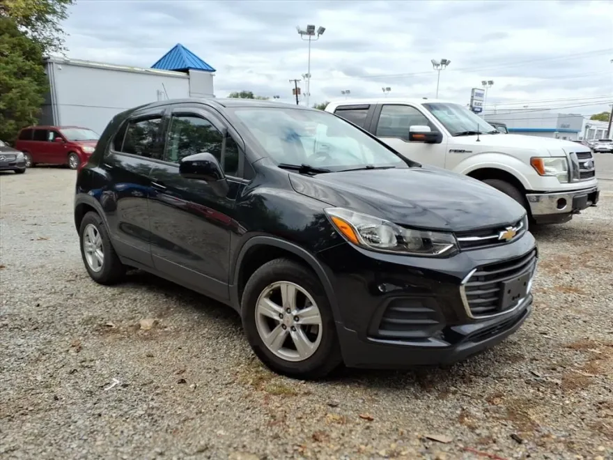 2020 Chevrolet Trax LS photo 1