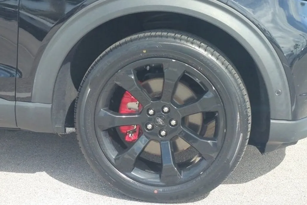 2022 Ford Explorer ST photo 1