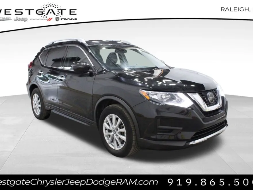 2020 Nissan Rogue SV photo 1