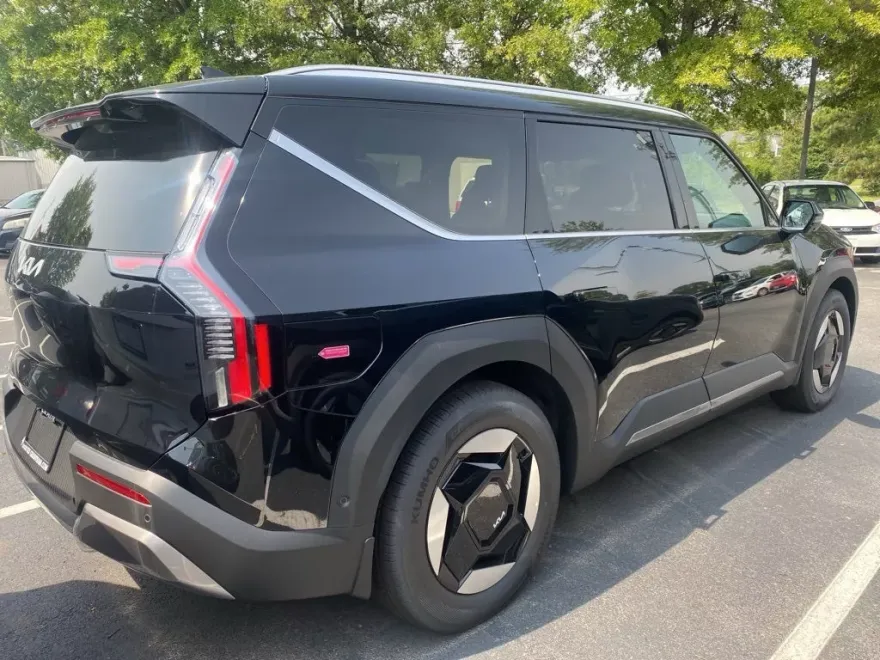 2026 Kia EV9 Wind photo 1
