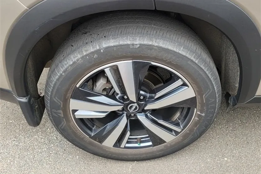 2023 Nissan Rogue SL photo 1