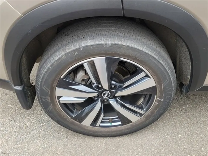 2023 Nissan Rogue SL photo 1