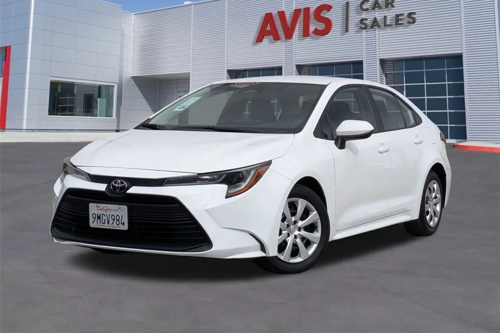 2024 Toyota Corolla LE photo 1