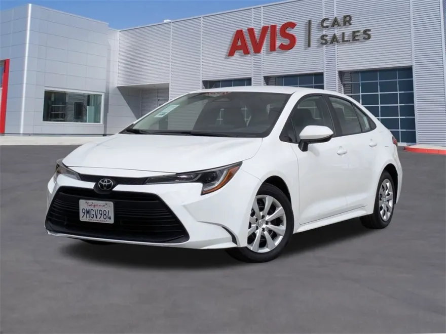 2024 Toyota Corolla LE photo 1