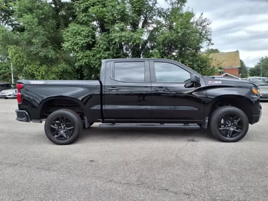 2024 Chevrolet Silverado 1500 Custom Trail Boss photo 1